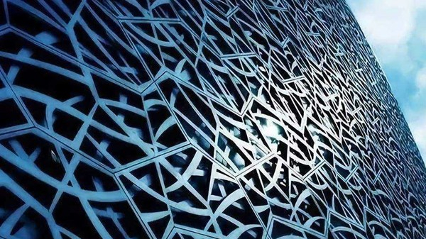雕花铝单板成为现代风格建筑外墙装饰的更佳选择